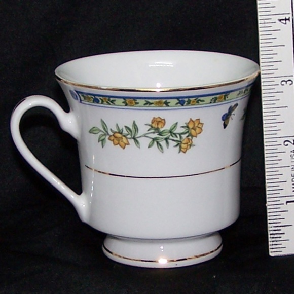 VTG- Truly Tasteful Fine China Tea Cup - Picture 7 of 8